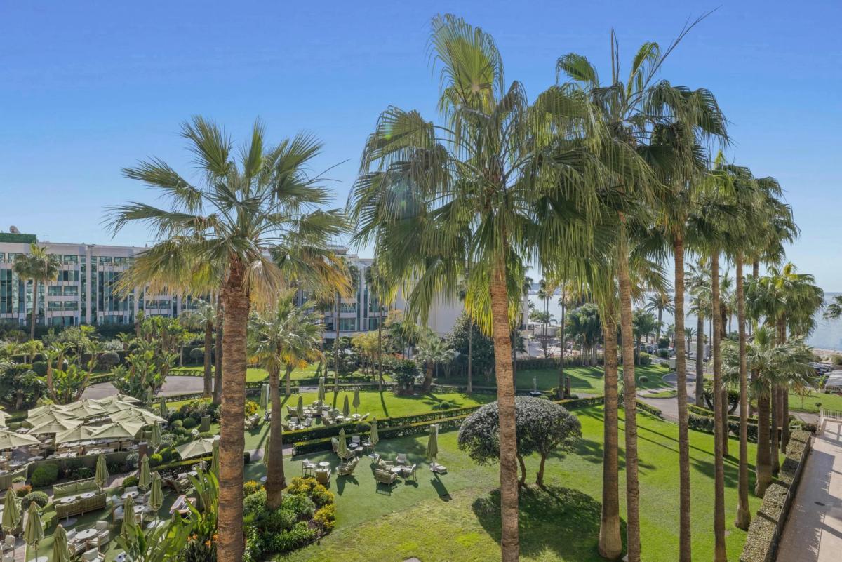 Cannes Croisette Grand Hotel Appartement 4 Pièces vue mer à vend