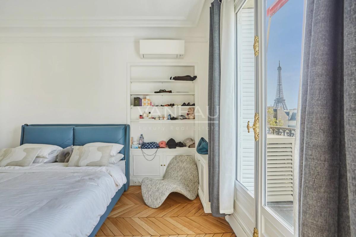 Paris VIIIᵉ - Alma–Marceau - Élégance parisienne avec vue tour  