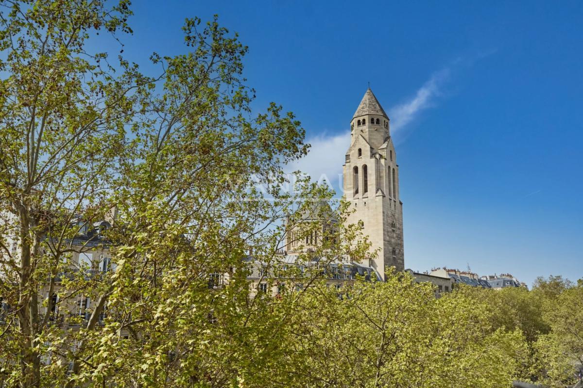 Paris VIIIᵉ - Alma–Marceau - Élégance parisienne avec vue tour  