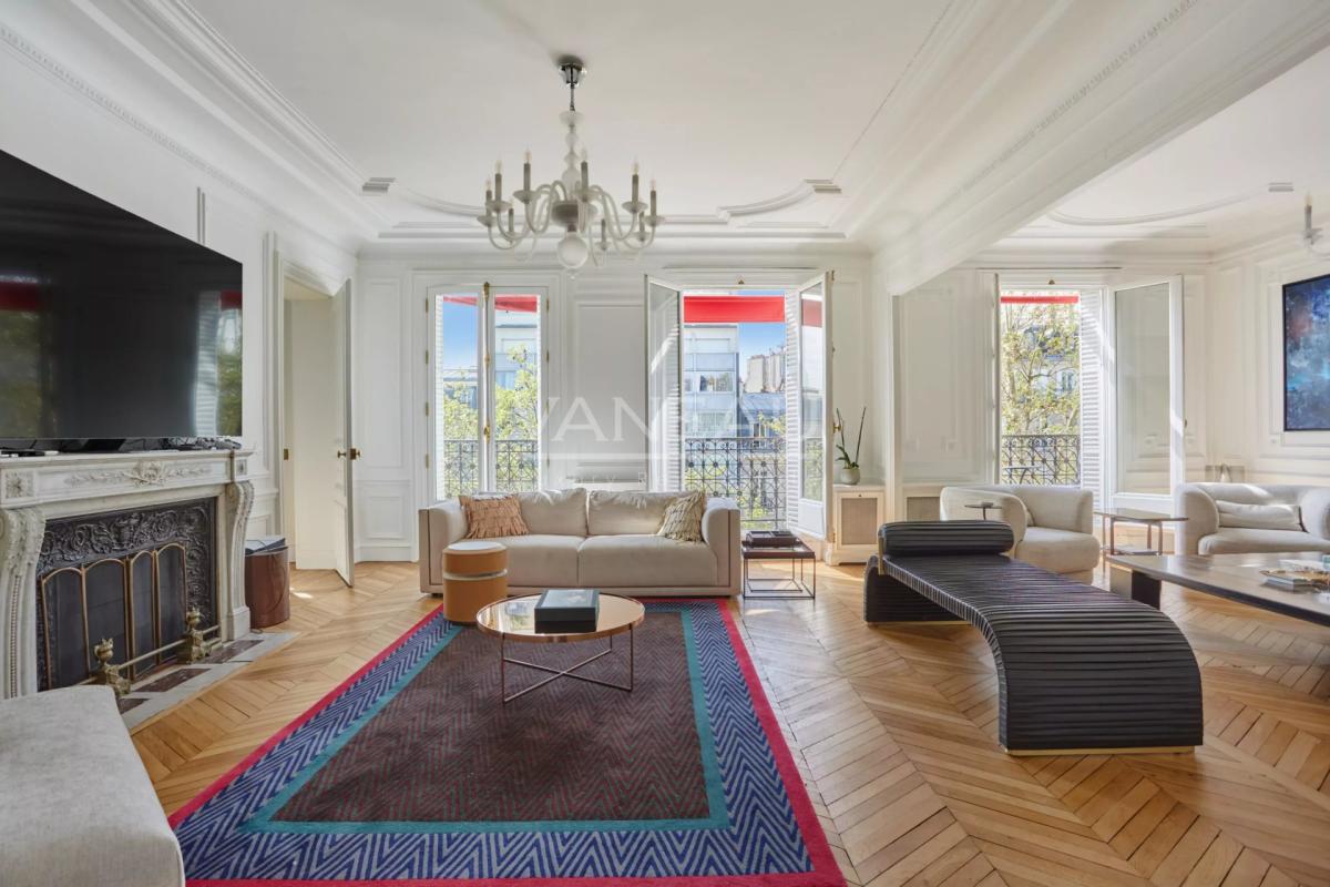 Paris VIIIᵉ - Alma–Marceau - Élégance parisienne avec vue tour  
