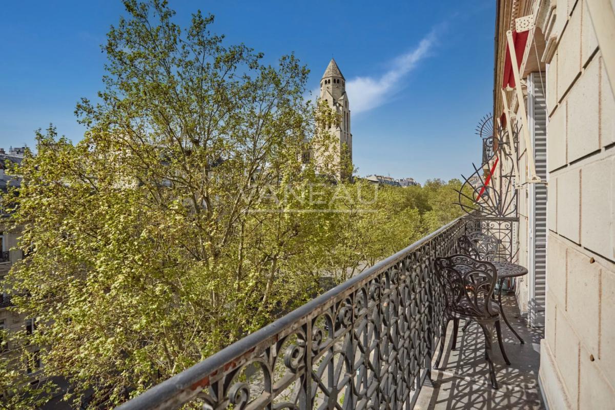 Paris VIIIᵉ - Alma–Marceau - Élégance parisienne avec vue tour  