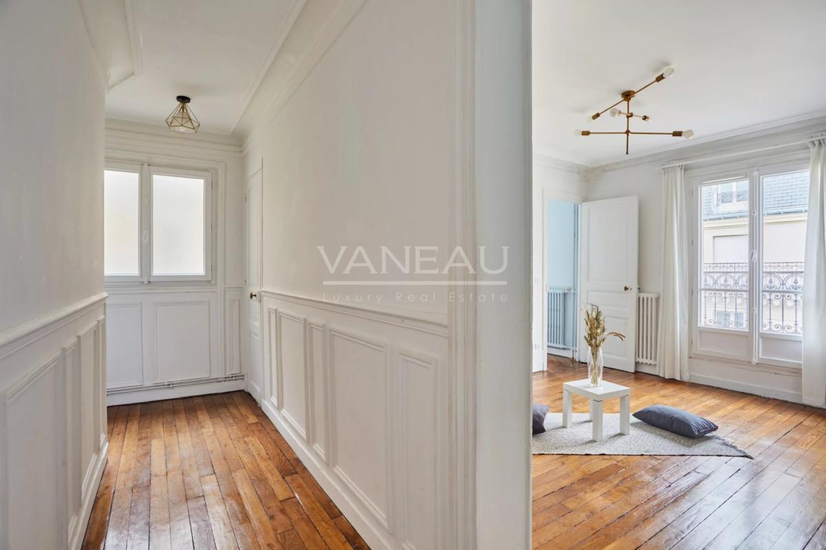 Paris XVIIe -Ternes - Appartement 3 pièces balcon filant