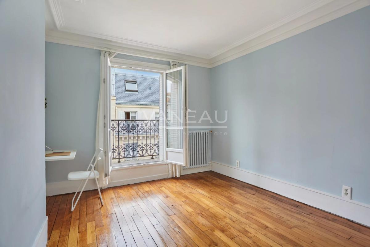 Paris XVIIe -Ternes - Appartement 3 pièces balcon filant