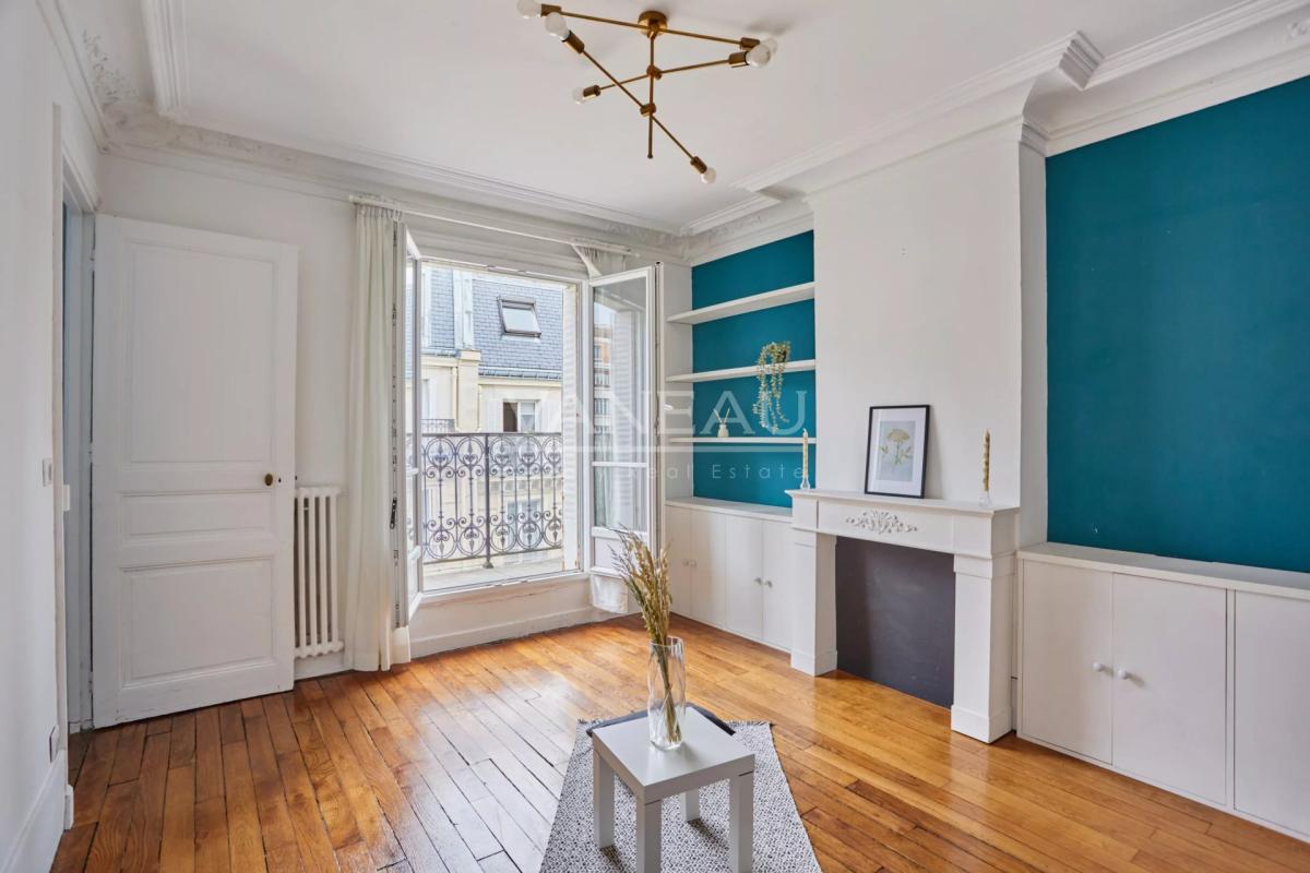 Paris XVIIe -Ternes - Appartement 3 pièces balcon filant