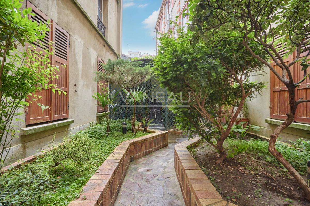 Paris XVIIe -Ternes - Appartement 3 pièces balcon filant