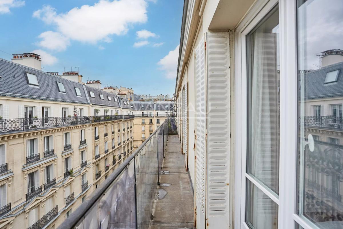 Paris XVIIe -Ternes - Appartement 3 pièces balcon filant