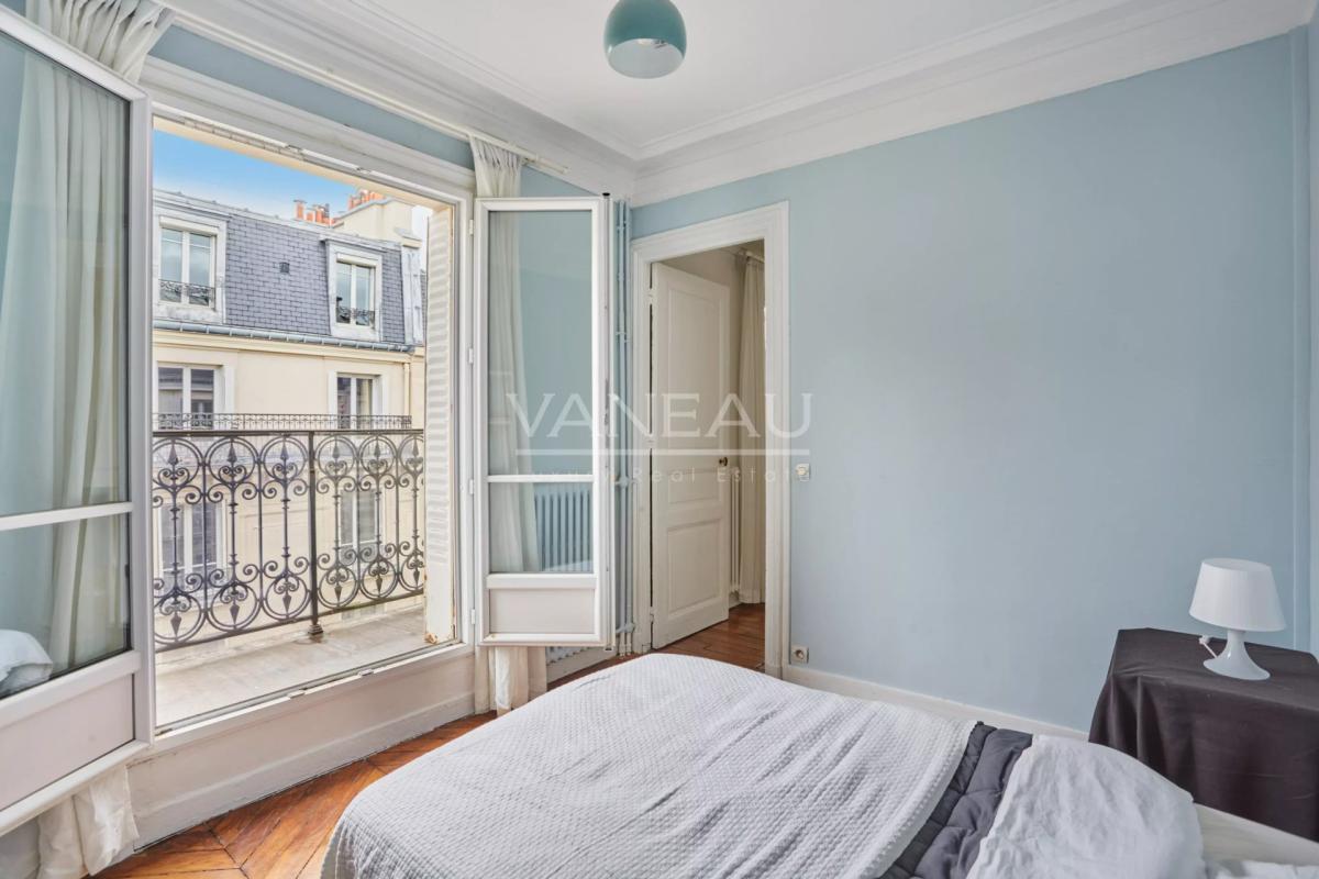 Paris XVIIe -Ternes - Appartement 3 pièces balcon filant