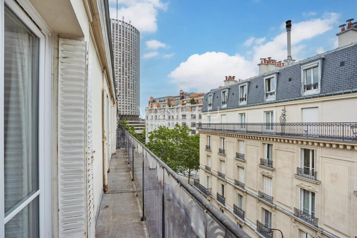 Paris XVIIe -Ternes - Appartement 3 pièces balcon filant