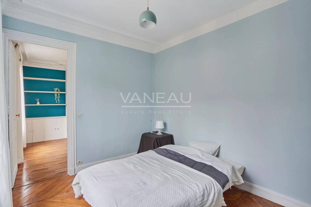 Paris XVIIe -Ternes - Appartement 3 pièces balcon filant