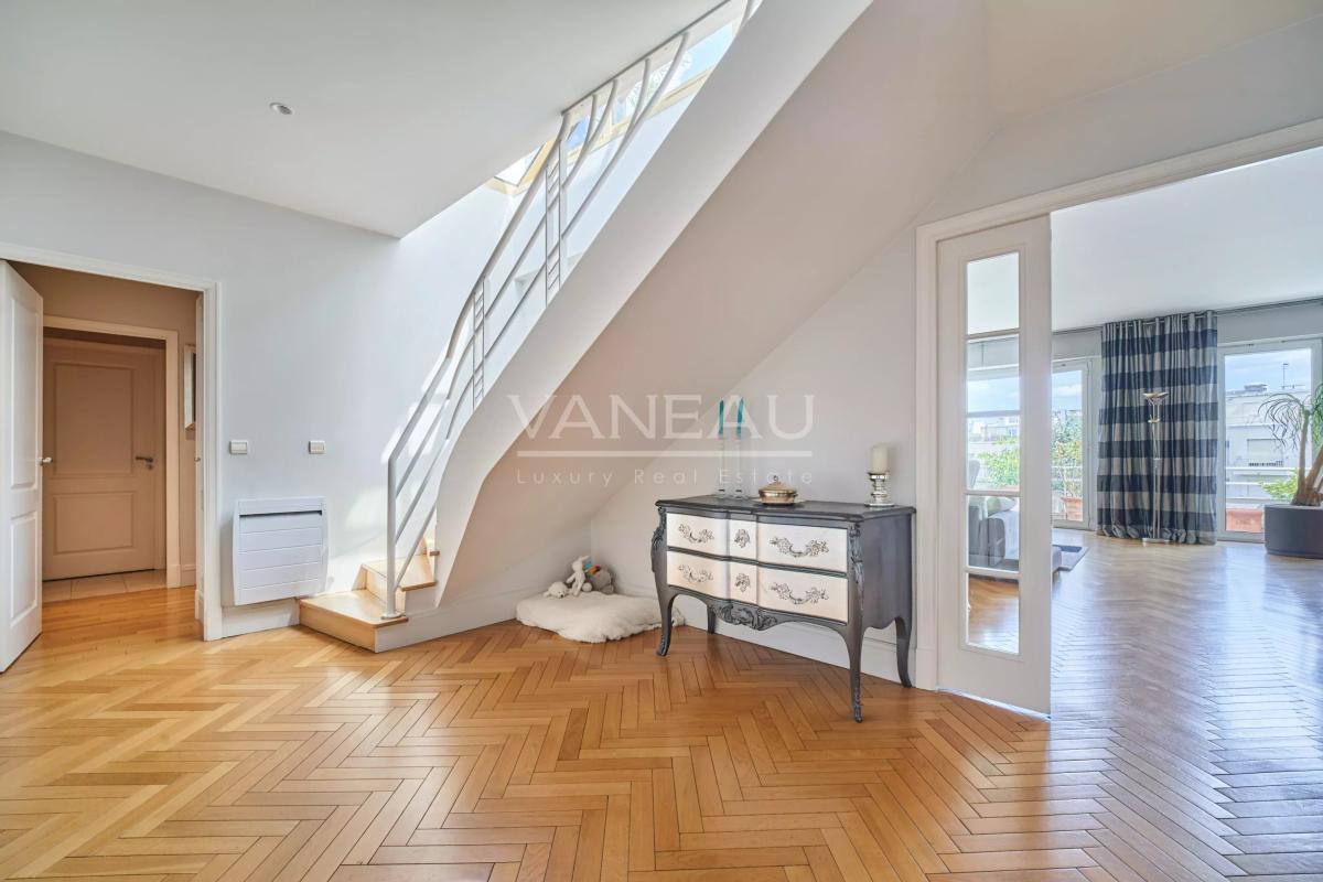 Neuilly-sur-Seine - Les Sablons-Penthouse-Terrasses-Vues tour Eiffel et Sacré-Cœur.