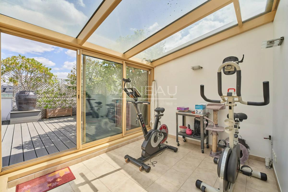 Neuilly-sur-Seine - Les Sablons-Penthouse-Terrasses-Vues tour Eiffel et Sacré-Cœur.
