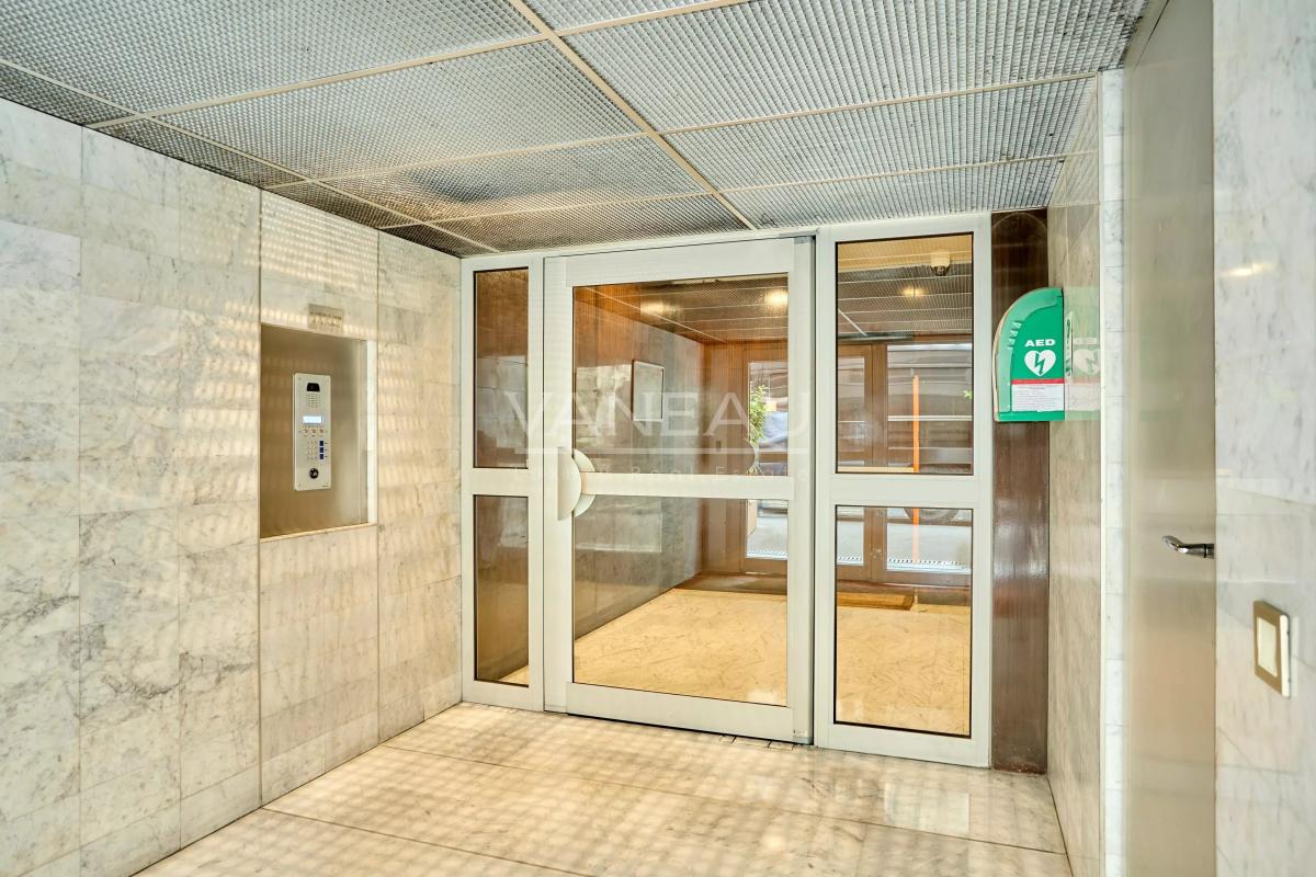 Paris XVe - Cambronne - Appartement trois pièces avec balcon