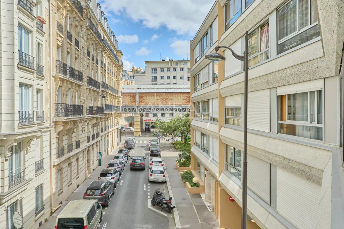 Paris XVe - Cambronne - Appartement trois pièces avec balcon