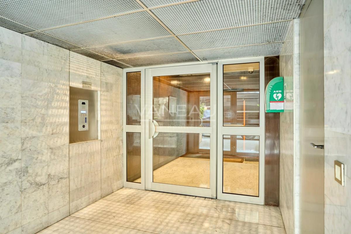Paris XVe - Cambronne - Appartement trois pièces avec balcon