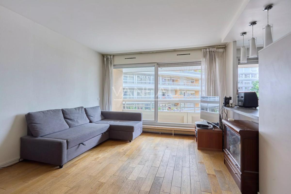 Paris XVe - Cambronne - Appartement trois pièces avec balcon