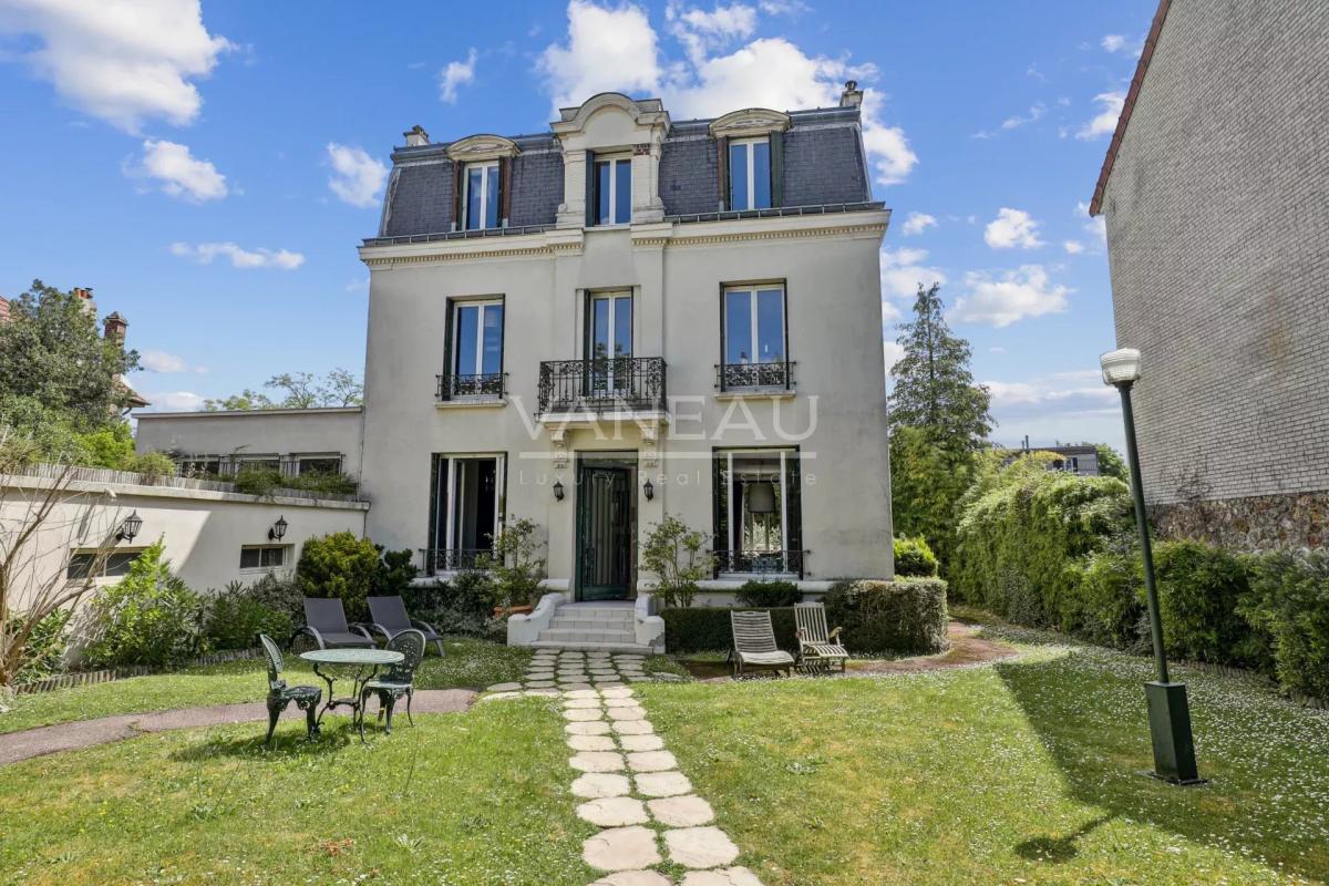 Suresnes - Val d'Or - Maison de famille avec jardin.