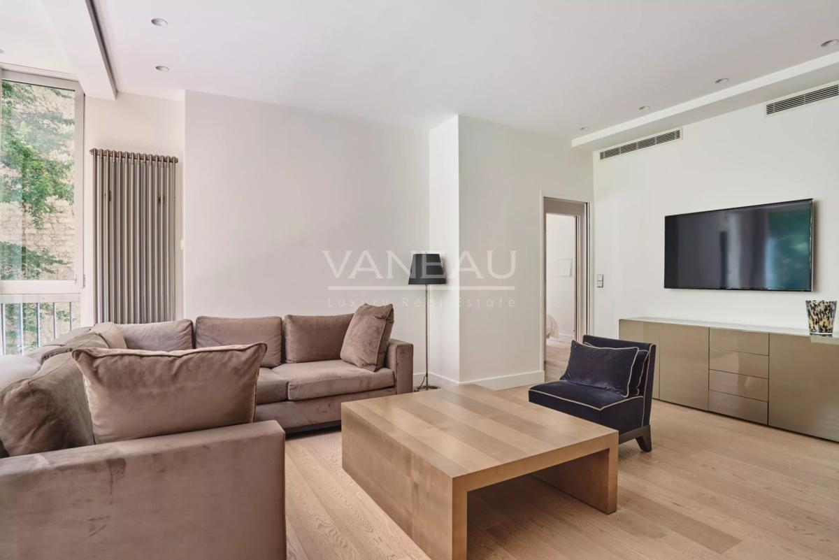 Paris VIIIe- Montaigne - Appartement rénové luxe
