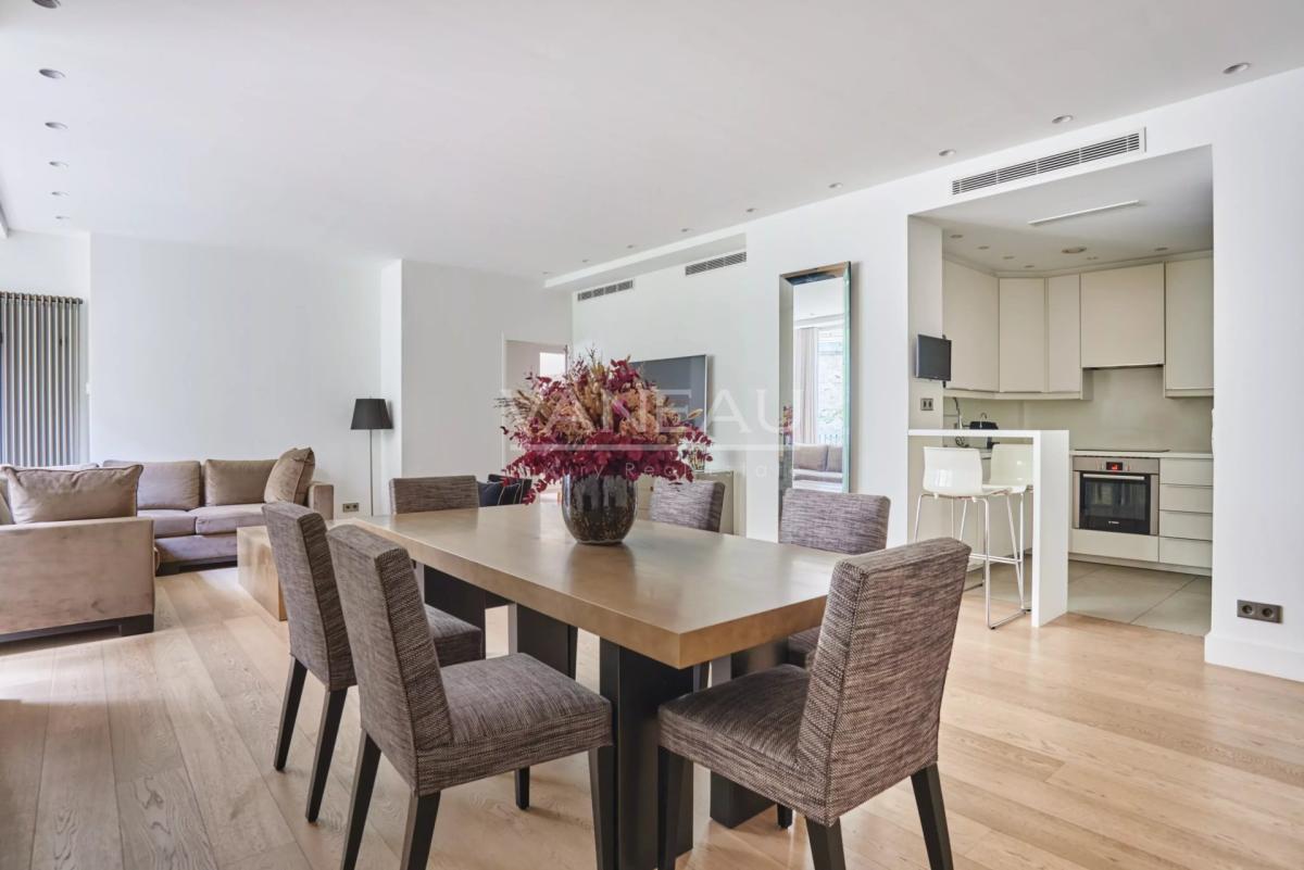 Paris VIIIe- Montaigne - Appartement rénové luxe