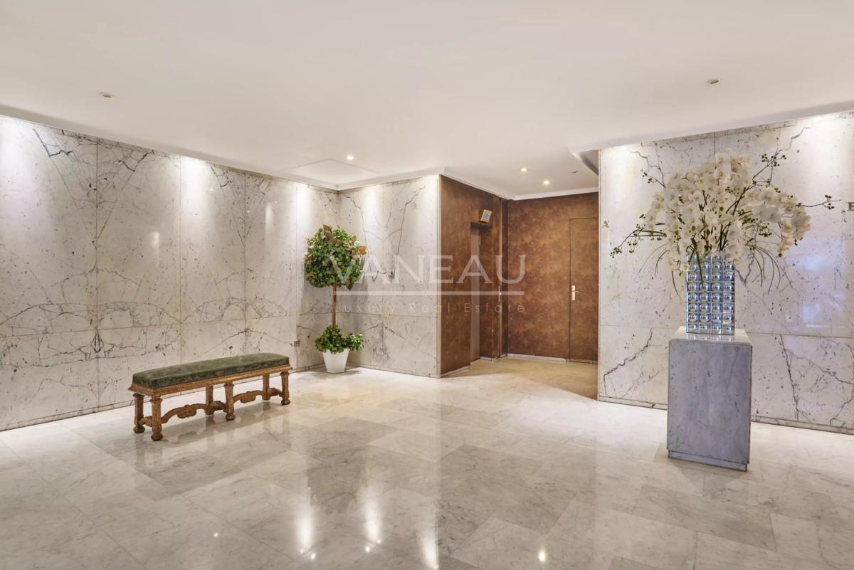 Paris VIIIe- Montaigne - Appartement rénové luxe