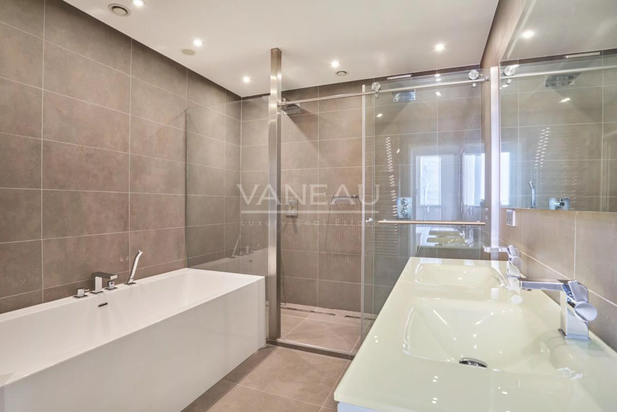Paris VIIIe- Montaigne - Appartement rénové luxe