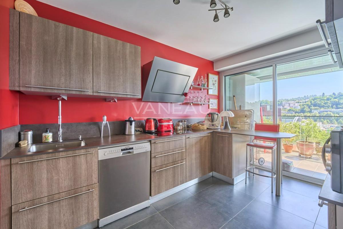 EXCLUSIVITE - 3 pièces en étage élevé avec terrasse
