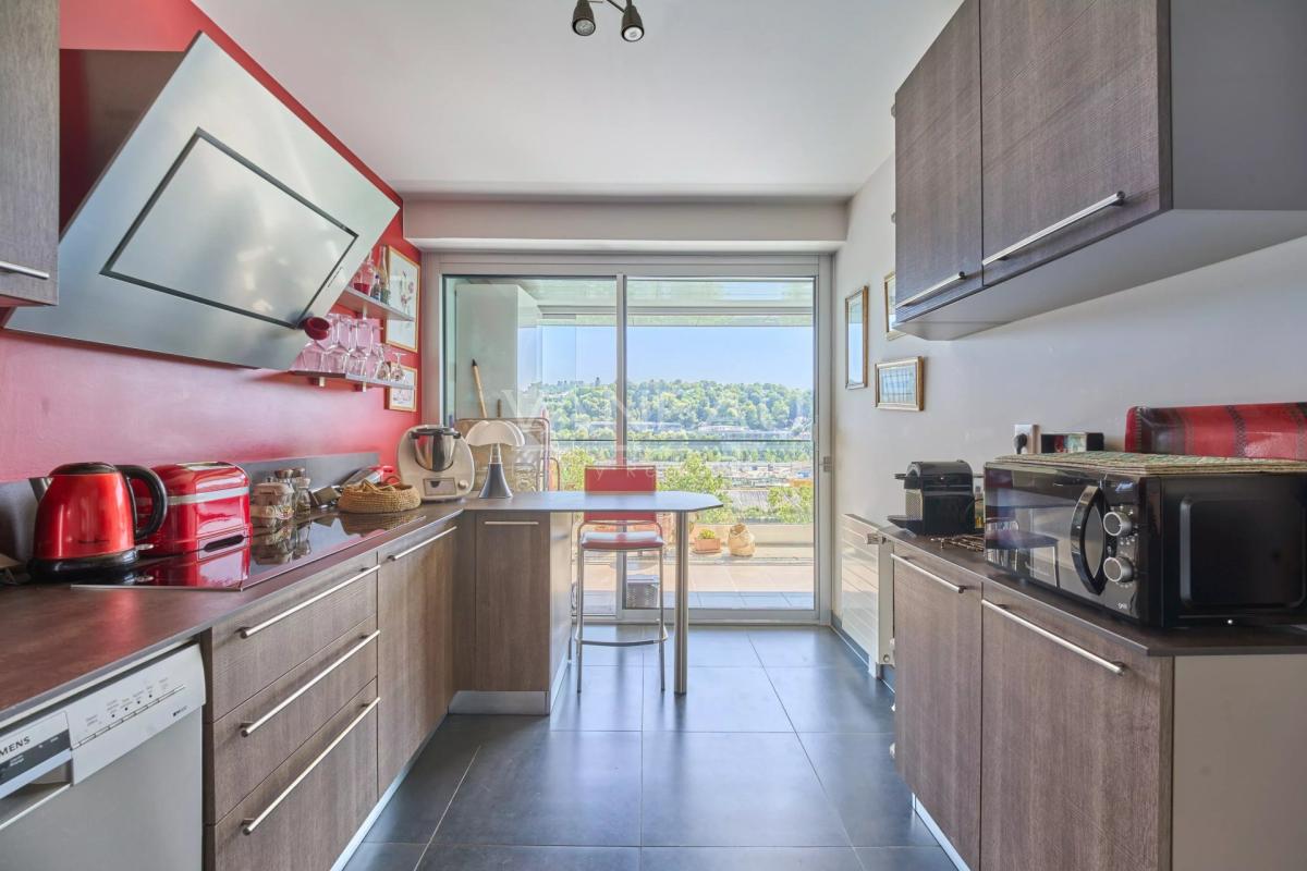 EXCLUSIVITE - 3 pièces en étage élevé avec terrasse
