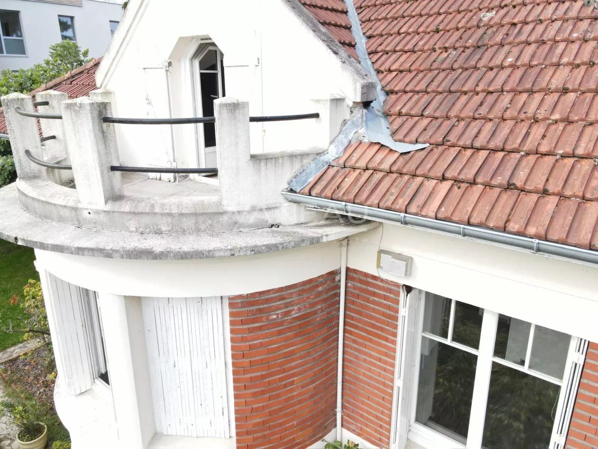 Sceaux (92330) - Belle maison familiale bordée par un jardin fru