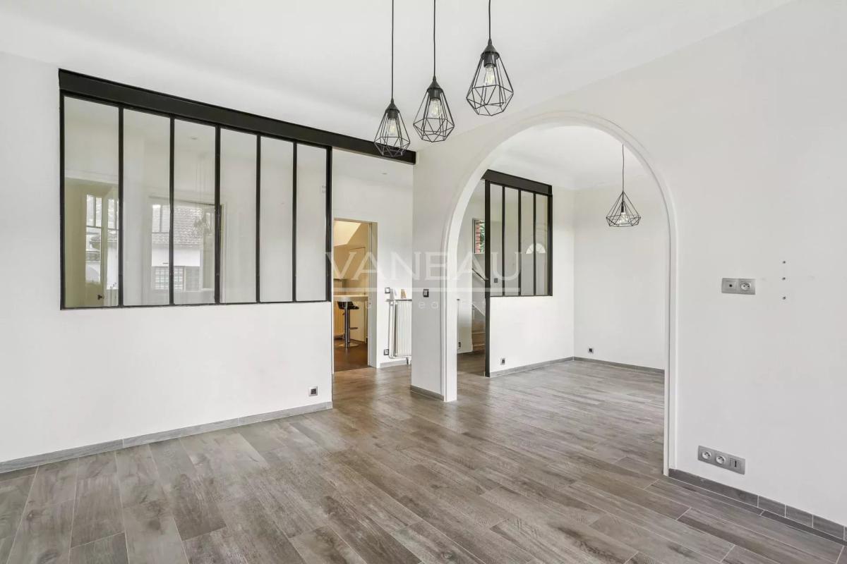 Sceaux (92330) - Belle maison familiale bordée par un jardin fru