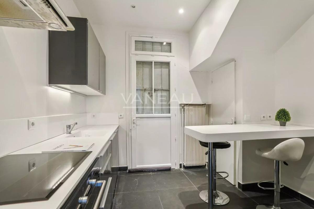 Sceaux (92330) - Belle maison familiale bordée par un jardin fru