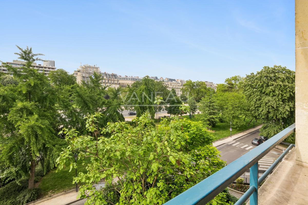 Paris XVIe - Foch/Raymond Poincaré - Appartement familial en étage élevé - Vue dégagée - Sectorisation Janson de Sailly.