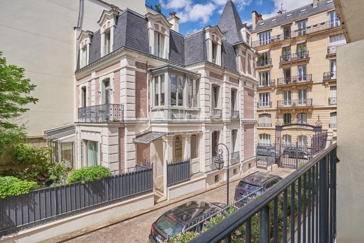 Paris XVIe- Villa Scheffer - Studio avec balcon