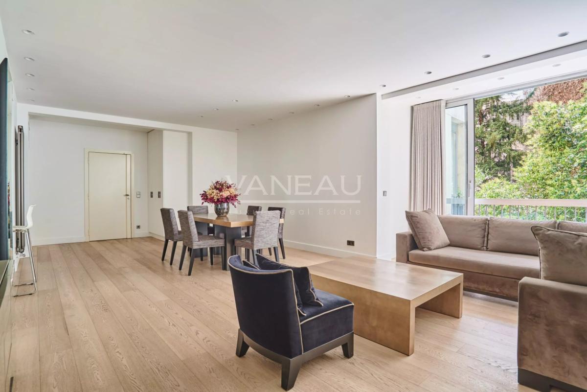 Paris VIIIe- Montaigne - Appartement rénové luxe