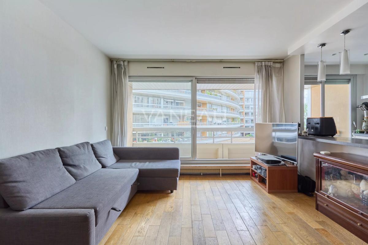 Paris XVe - Cambronne - Appartement trois pièces avec balcon