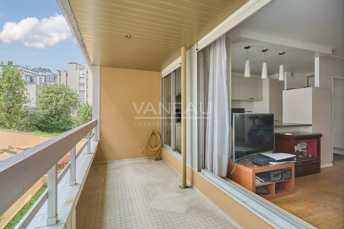 Paris XVe - Cambronne - Appartement trois pièces avec balcon