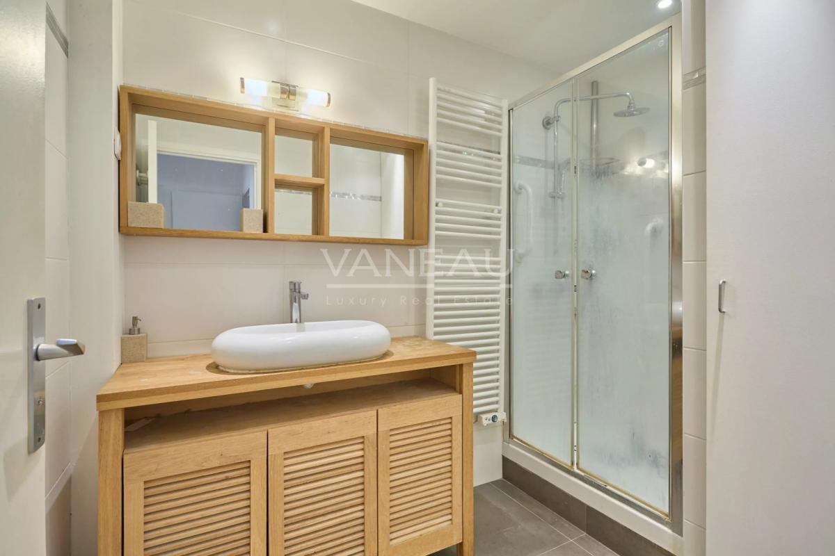Paris XVe - Cambronne - Appartement trois pièces avec balcon
