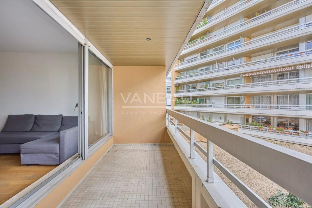 Paris XVe - Cambronne - Appartement trois pièces avec balcon