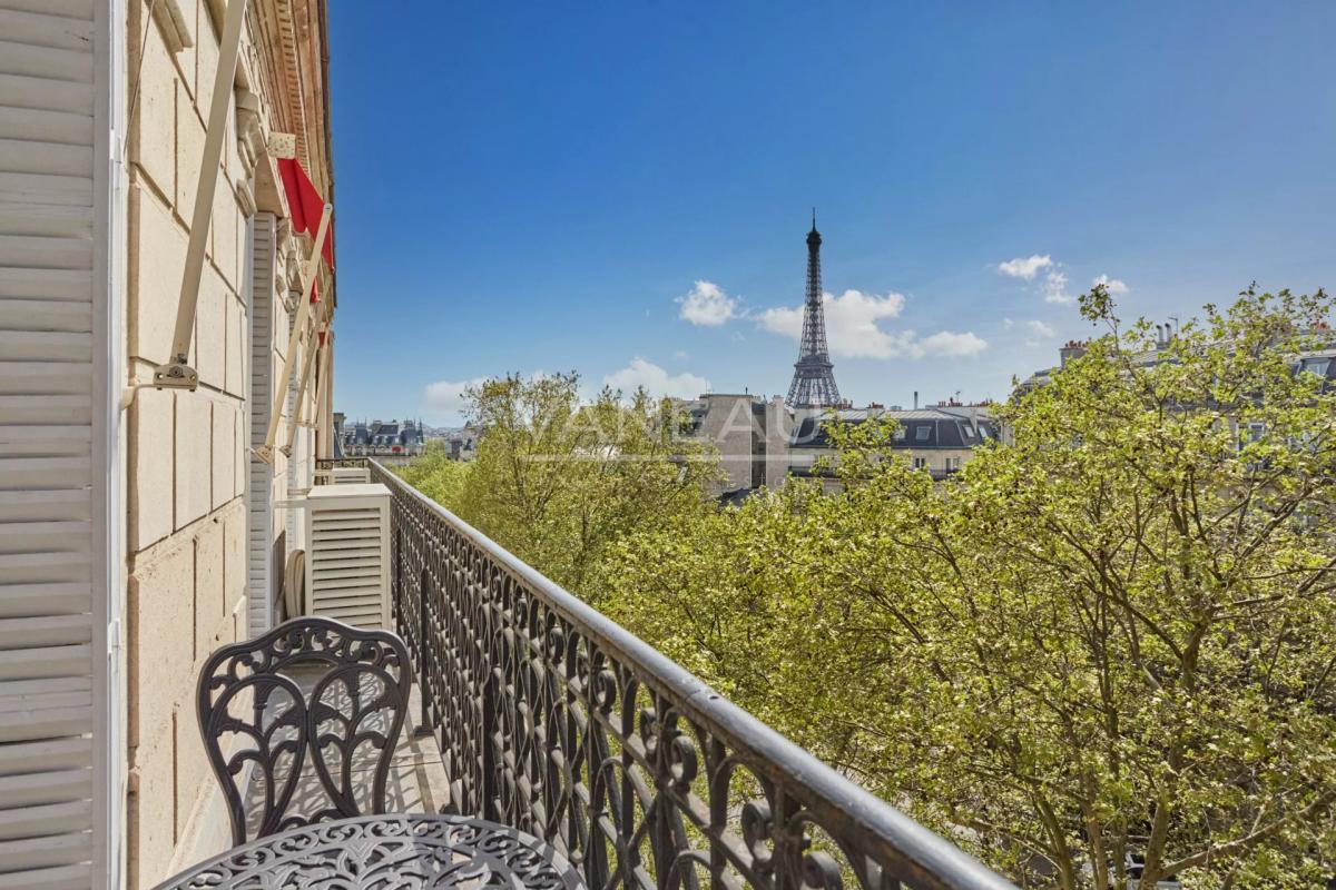 Paris VIIIᵉ - Alma–Marceau - Élégance parisienne avec vue tour  