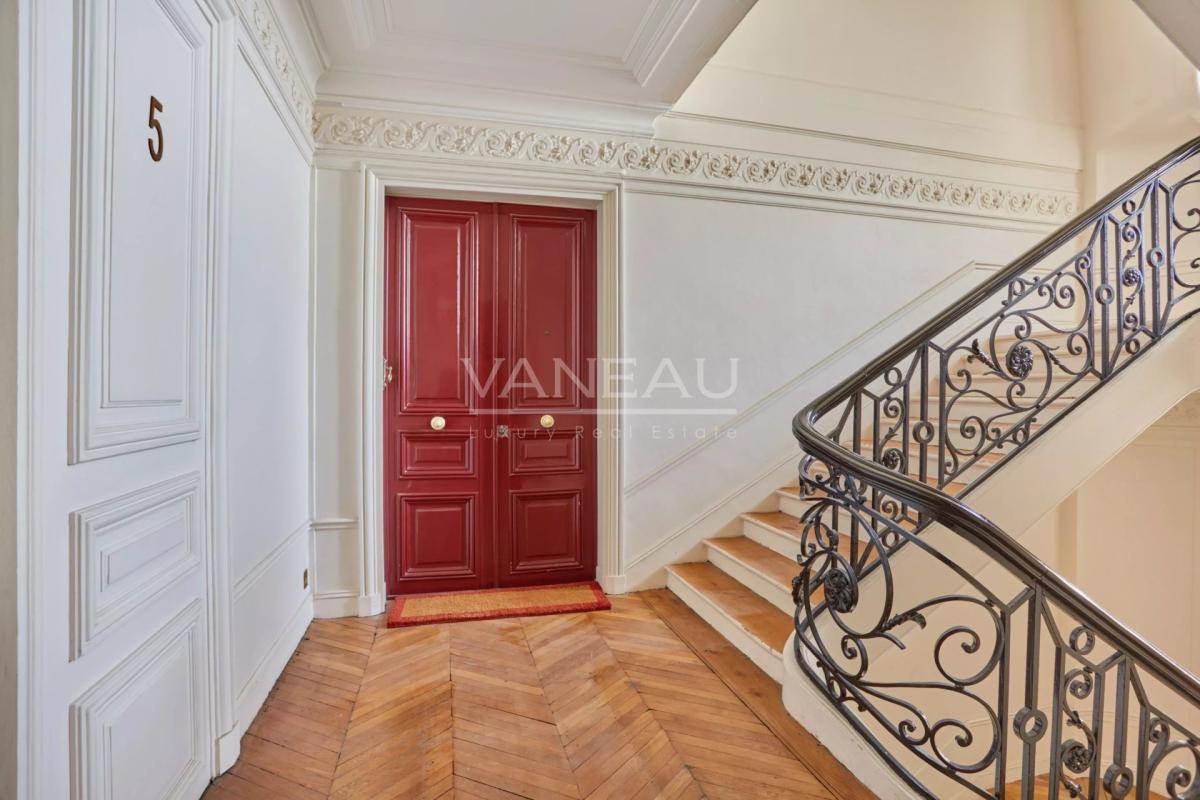 Paris VIIIᵉ - Alma–Marceau - Élégance parisienne avec vue tour  