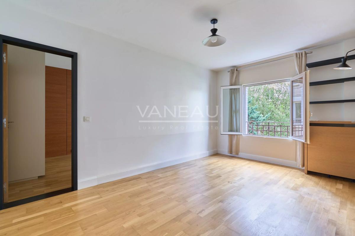 Courbevoie - République - Appartement au calme