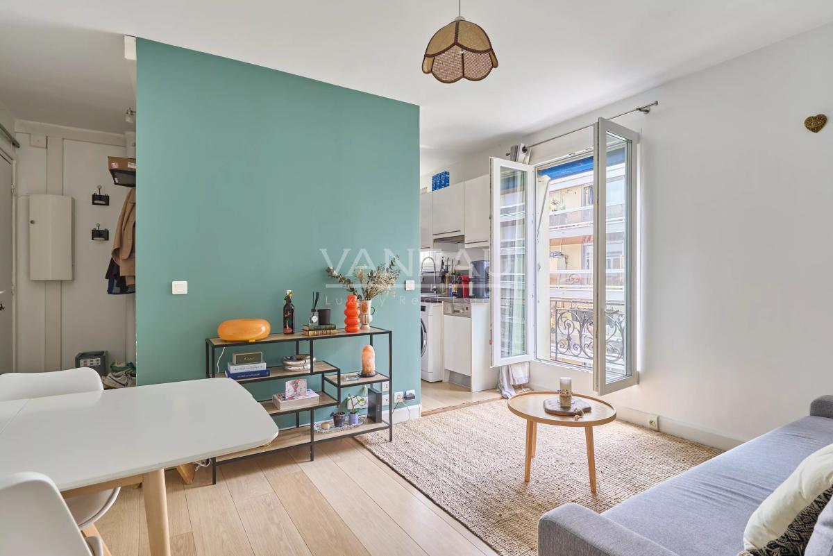 Paris XVIIIe - Villa Saint-Michel - Deux pièces en étage élevé vendu occupé