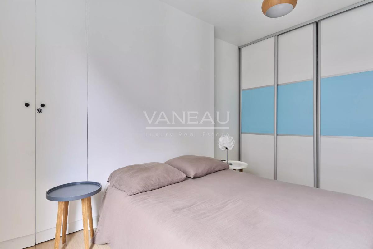 Paris XVIIIe - Villa Saint-Michel - Deux pièces en étage élevé vendu occupé