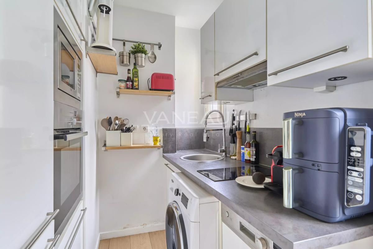 Paris XVIIIe - Villa Saint-Michel - Deux pièces en étage élevé vendu occupé