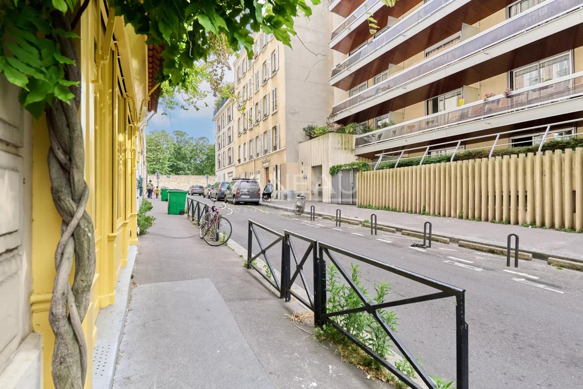 Paris XVIIIe - Villa Saint-Michel - Deux pièces en étage élevé vendu occupé