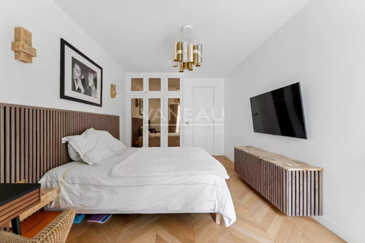 Paris XVIe - Village d'Auteuil - Bel appartement rénové avec grand balcon. Sectorisation JB Say.