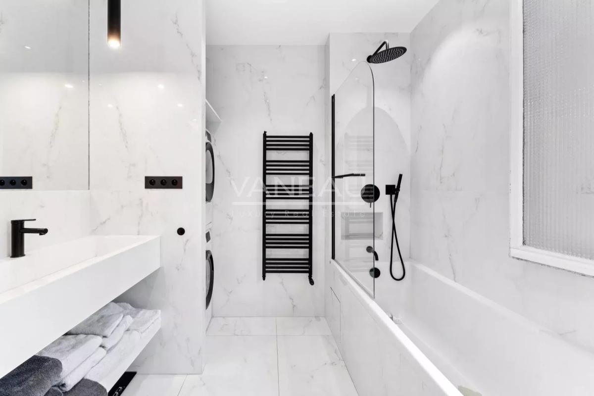 Paris XVIe - Village d'Auteuil - Bel appartement rénové avec grand balcon. Sectorisation JB Say.