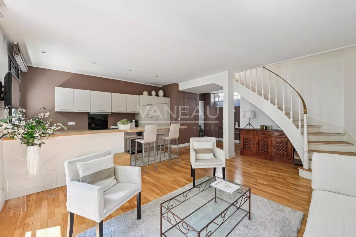 Paris XVIe - Flandrin - Henri Martin - Duplex "comme une maison" - Balcon large et vue verdoyante.
