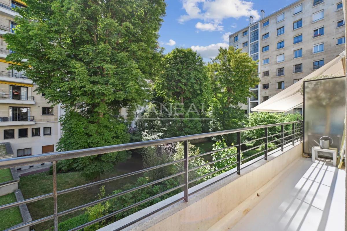 Paris XVIe - Flandrin - Henri Martin - Duplex "comme une maison" - Balcon large et vue verdoyante.
