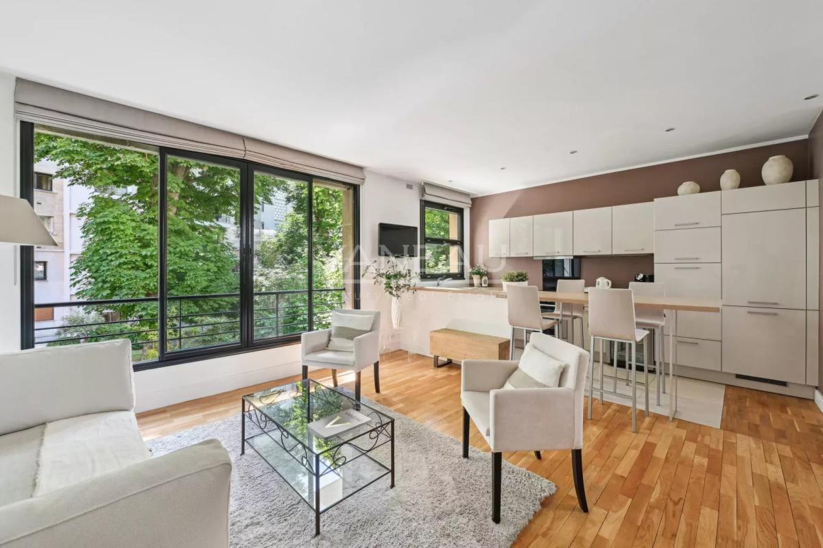 Paris XVIe - Flandrin - Henri Martin - Duplex "comme une maison" - Balcon large et vue verdoyante.