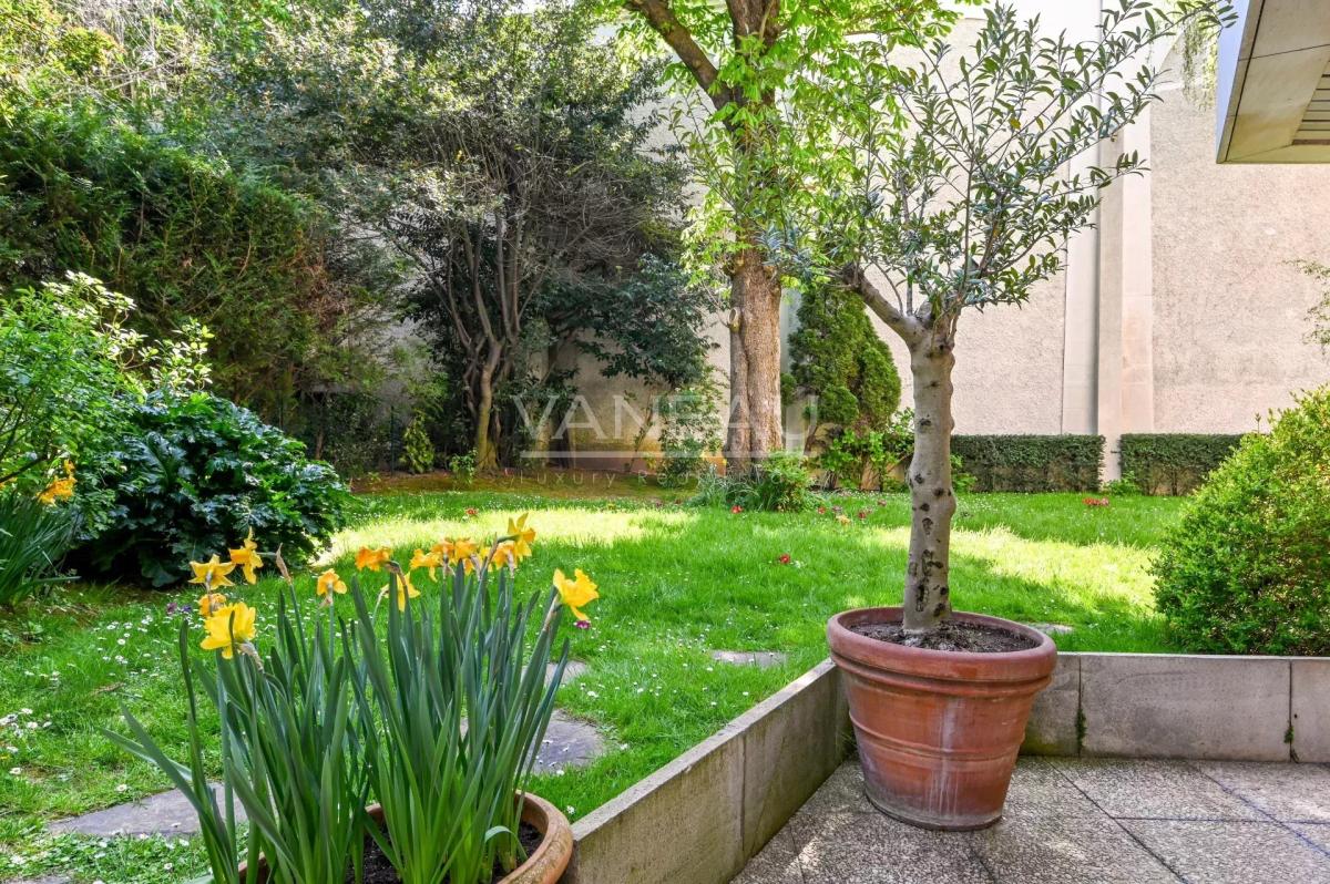 Boulogne Nord -  Schuman Dupanloup - Appartement familial avec jardin de 450m²