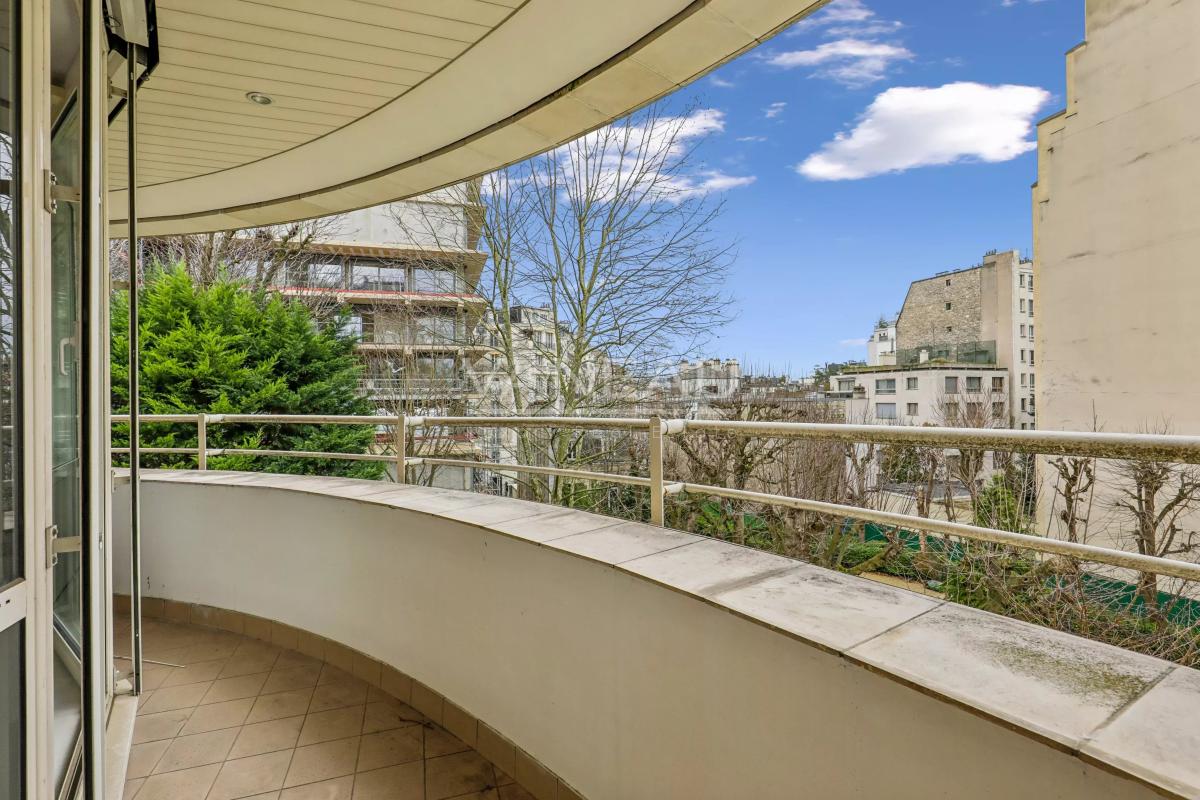 Paris XVIe - Ranelagh - Duplex en dernier étage - Terrasses et verdure.